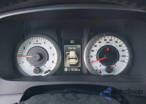 2015 Toyota Sienna Se 8 Passenger z USA, uszkodzony, nr VIN 5TDXK3DC5FS640306